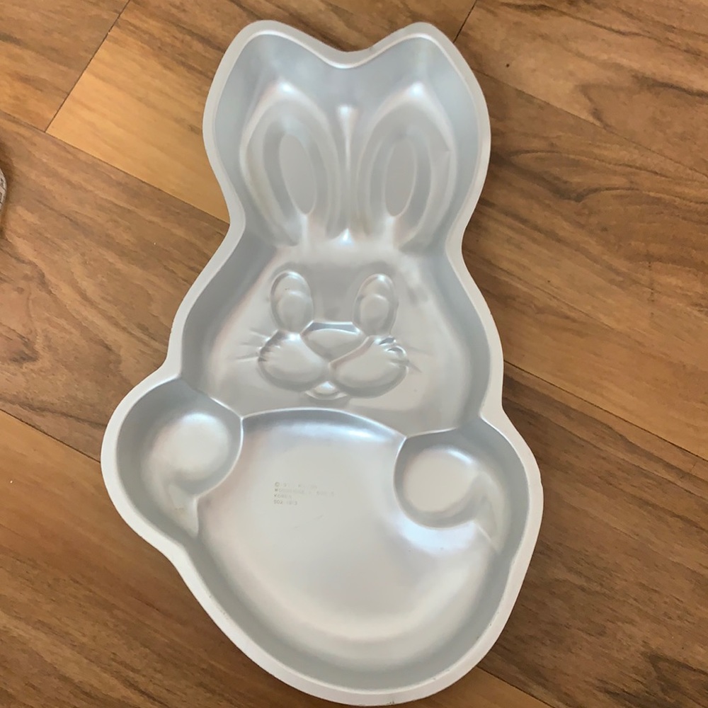1979 Wilton Easter bunny cake mold
